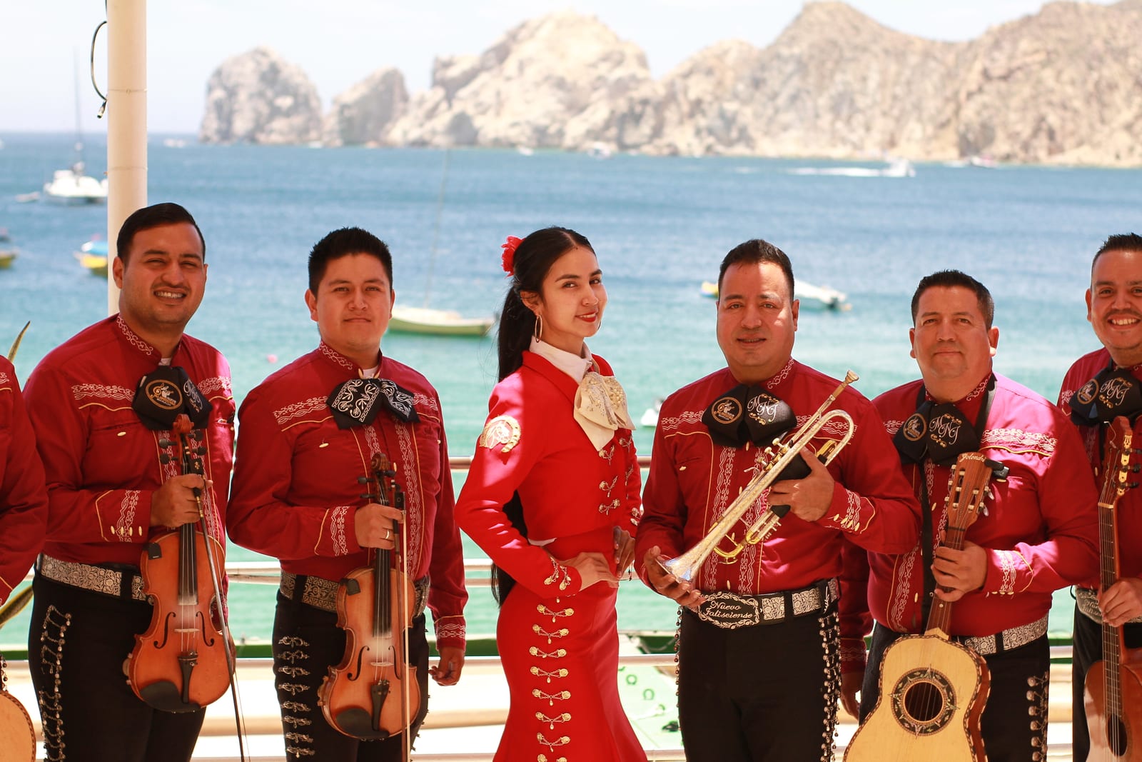 Música en vivo y el show en Mango Deck, Playa El Médano (9)